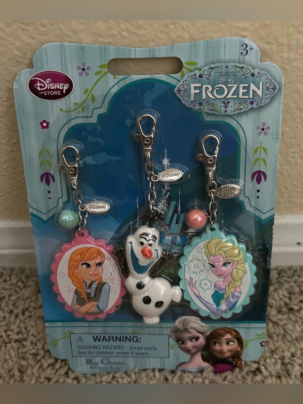 New Disney Store Frozen Anna Elsa Olaf Clip-On Purse Bag Charm / Keychain Set